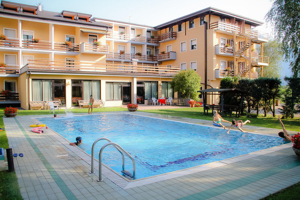 Hotel Dolomiti Левико Терме Екстериор снимка